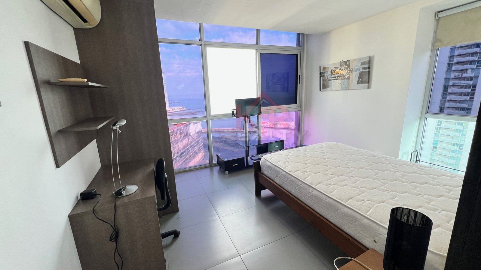 VENTA DE APARTAMENTO EN COLORES DE BELLA VISTA AMOBLADO , NEGOCIABLE