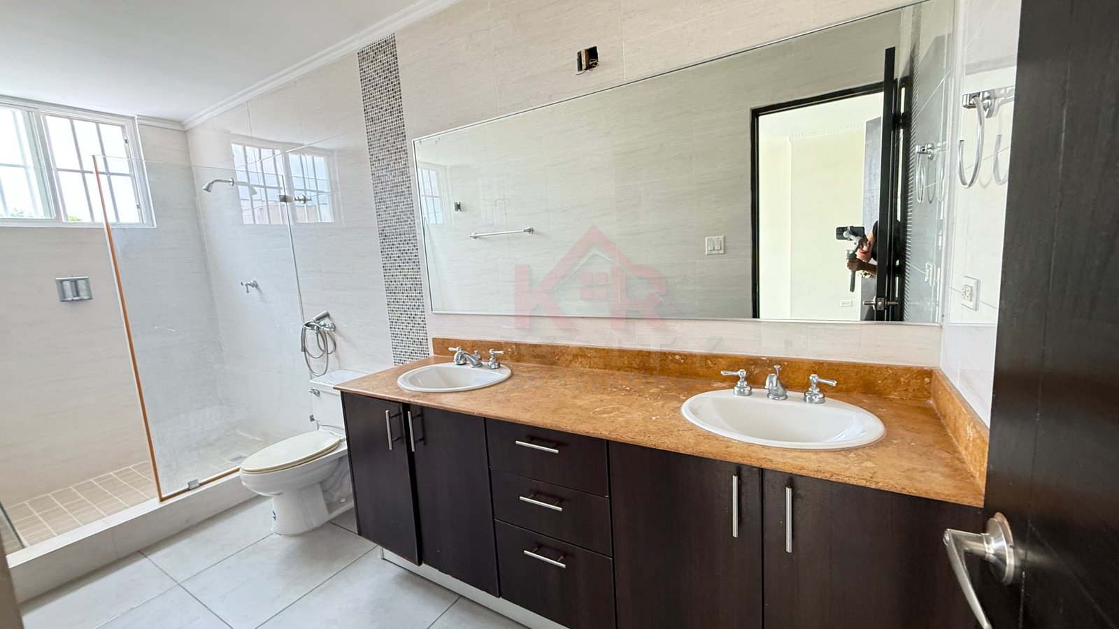 VENTA EN BRISAS DEL GOLF CASA DE 298 M², 3 RECÁMARAS, $310,000