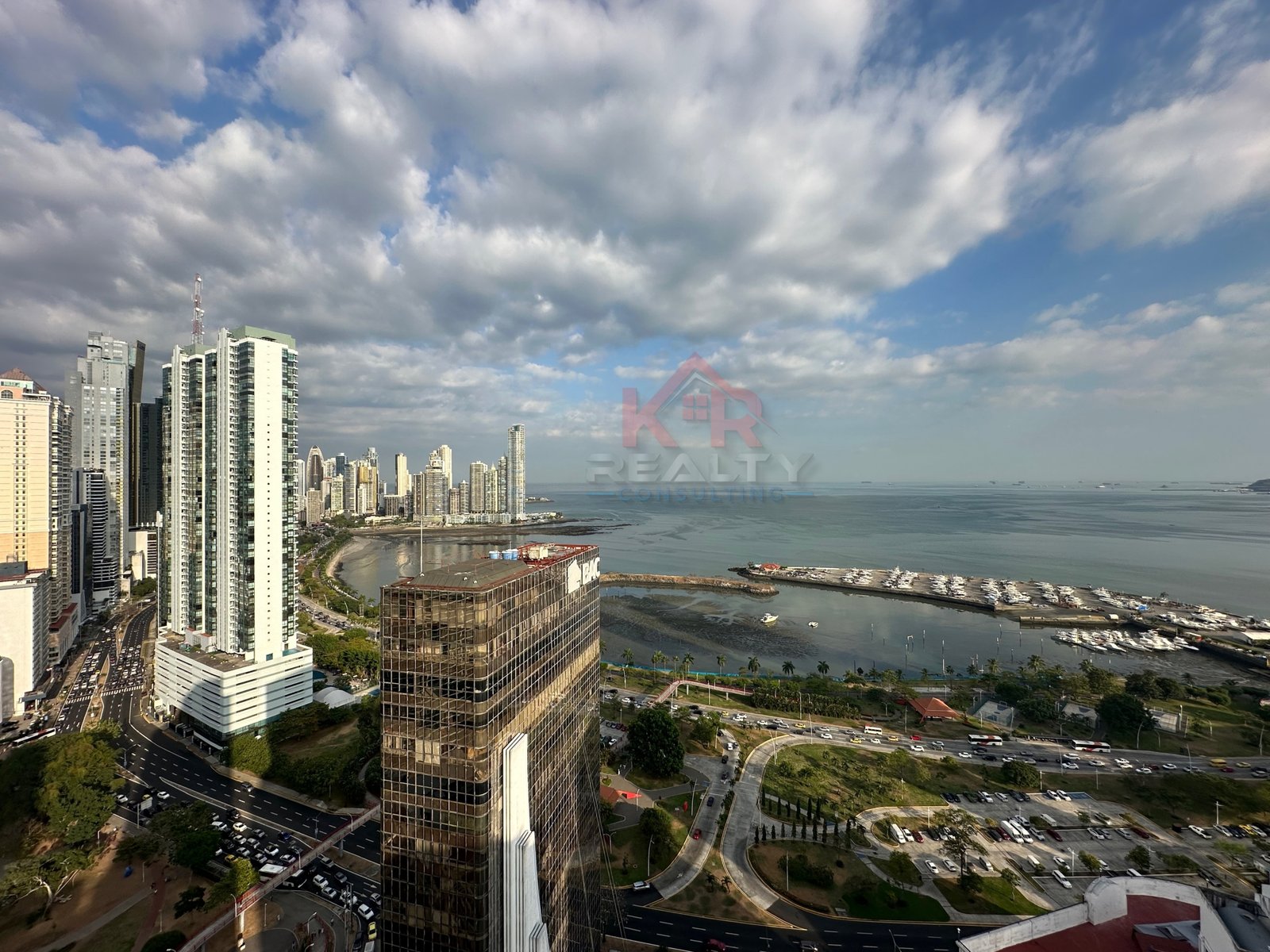 VENTA DE APARTAMENTO EN COLORES DE BELLA VISTA AMOBLADO , NEGOCIABLE
