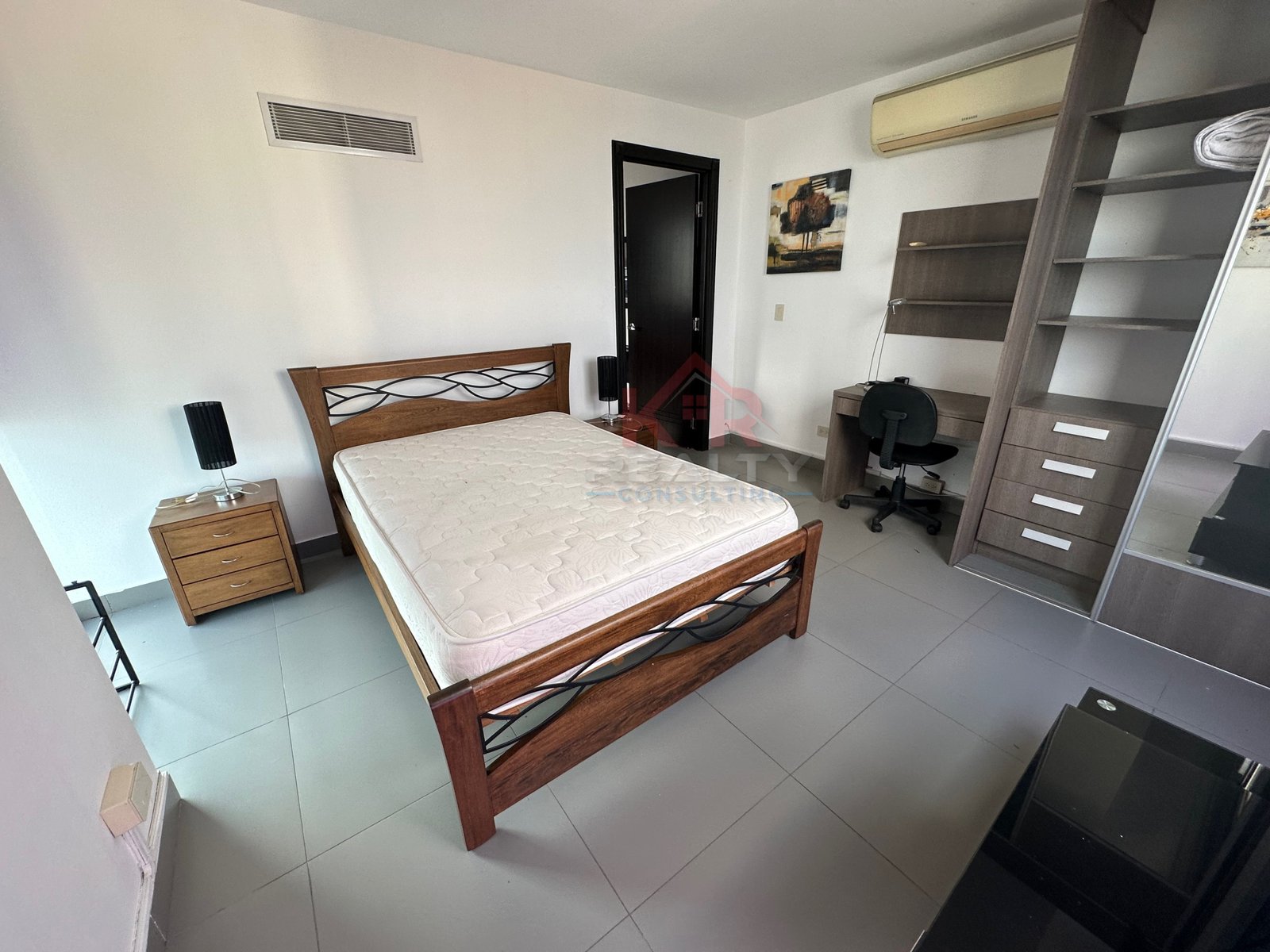 VENTA DE APARTAMENTO EN COLORES DE BELLA VISTA AMOBLADO , NEGOCIABLE