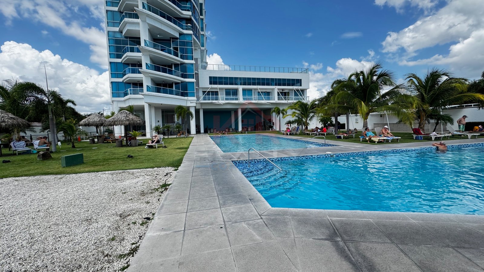 APARTAMENTO EN VENTA EN GORGONA, ROYAL PALM, INVERSIONISTA o JUBILADO