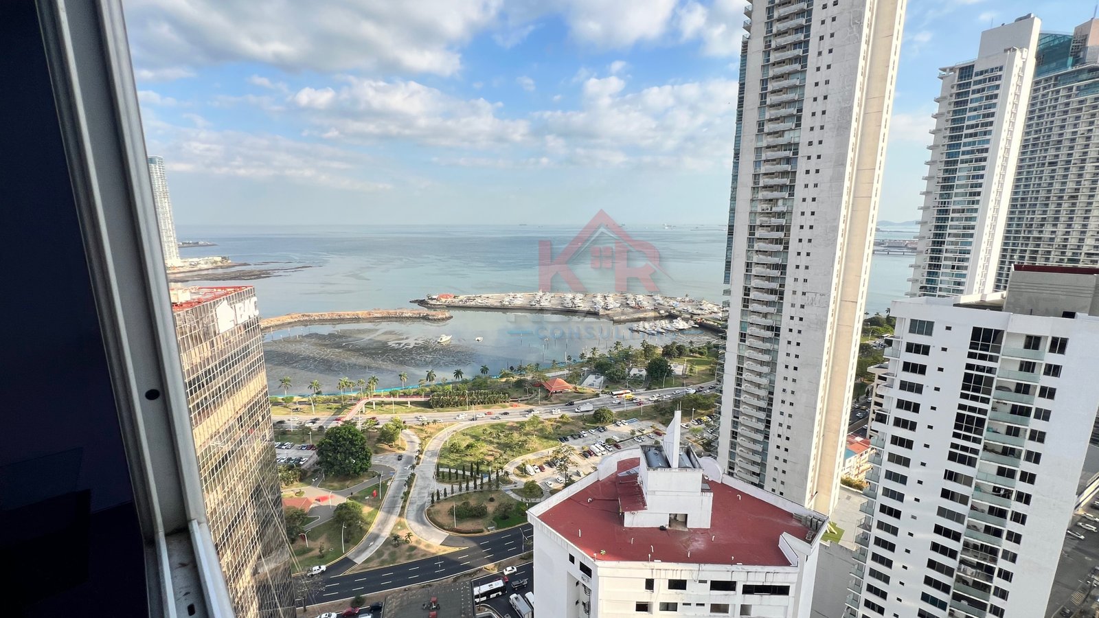 VENTA DE APARTAMENTO EN COLORES DE BELLA VISTA AMOBLADO , NEGOCIABLE