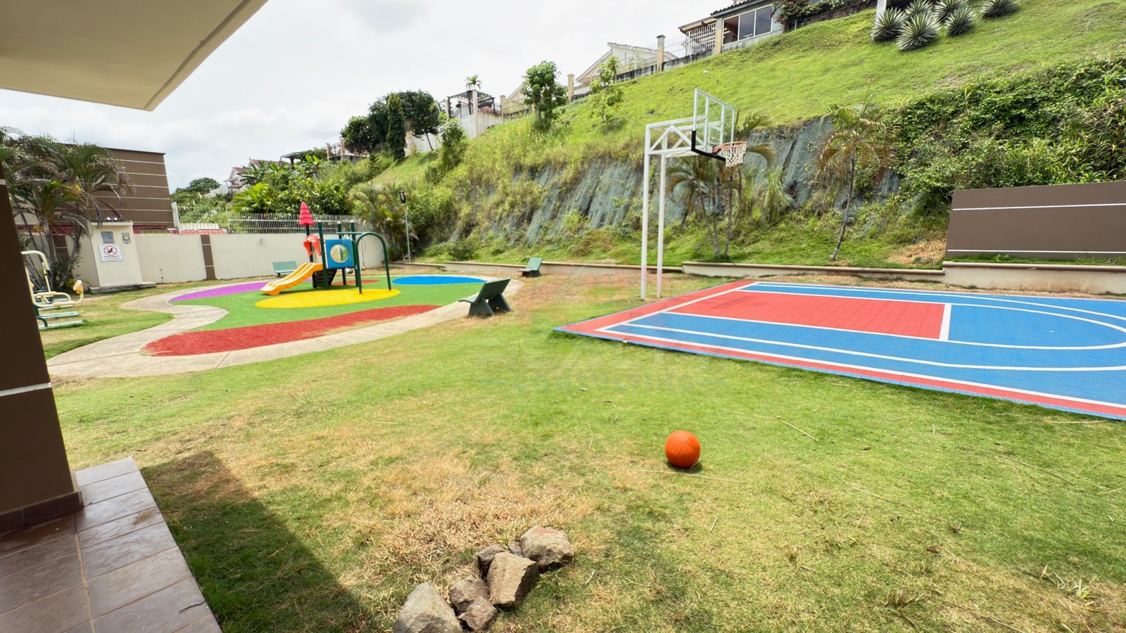 VENTA EN BRISAS DEL GOLF CASA DE 298 M², 3 RECÁMARAS, $310,000