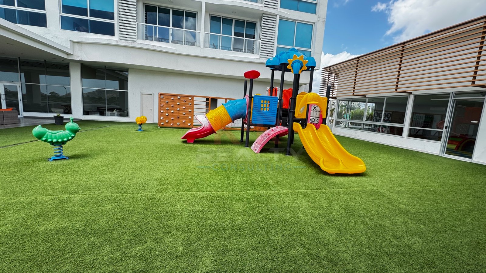 APARTAMENTO EN VENTA EN GORGONA, ROYAL PALM, INVERSIONISTA o JUBILADO