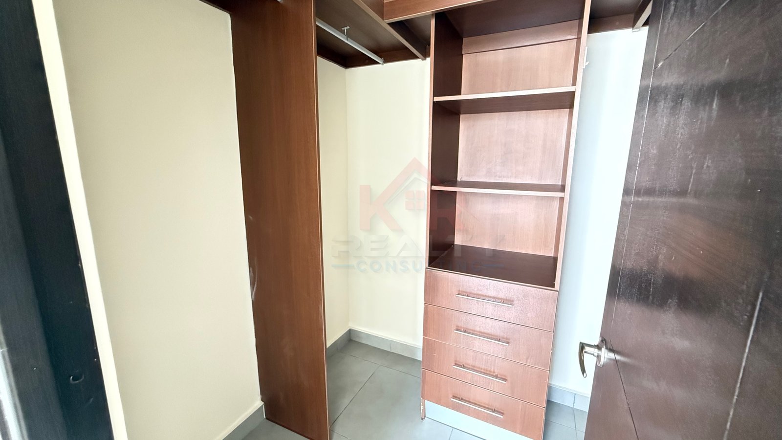 VENTA EN BRISAS DEL GOLF CASA DE 298 M², 3 RECÁMARAS, $310,000