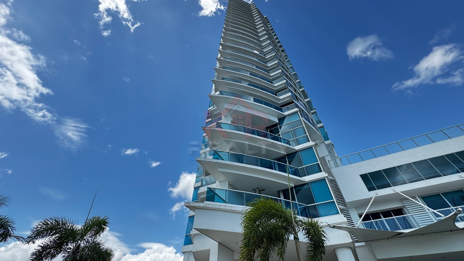 APARTAMENTO EN VENTA EN GORGONA, ROYAL PALM, INVERSIONISTA o JUBILADO