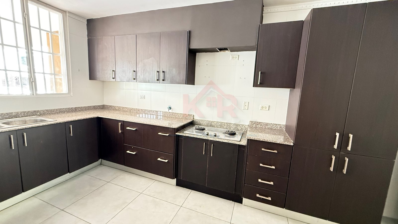 VENTA EN BRISAS DEL GOLF CASA DE 298 M², 3 RECÁMARAS, $310,000