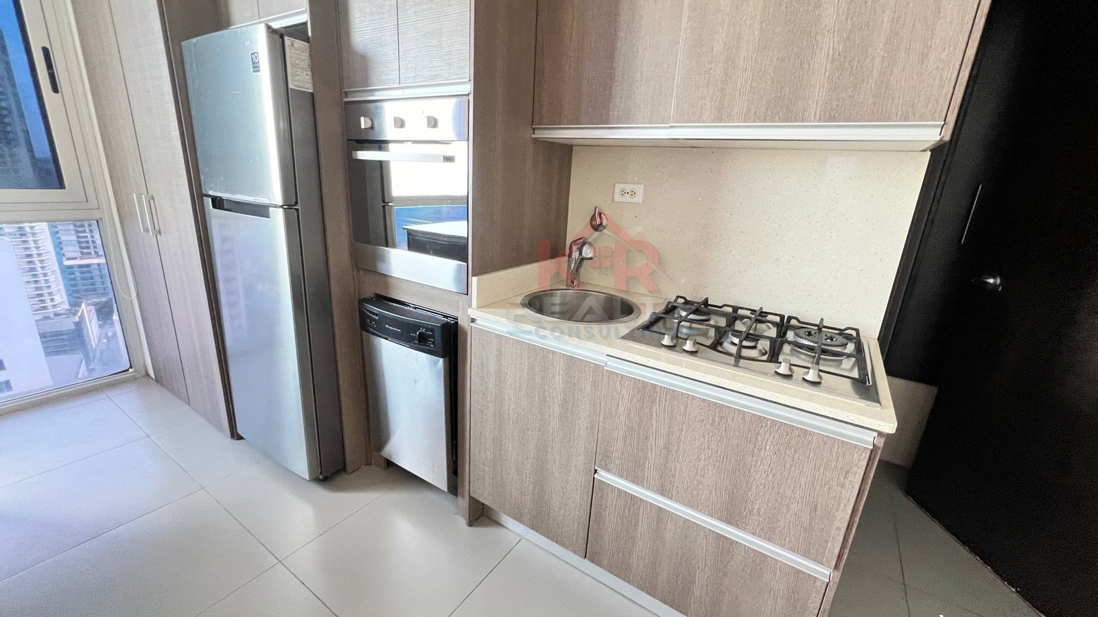 VENTA DE APARTAMENTO EN COLORES DE BELLA VISTA AMOBLADO , NEGOCIABLE