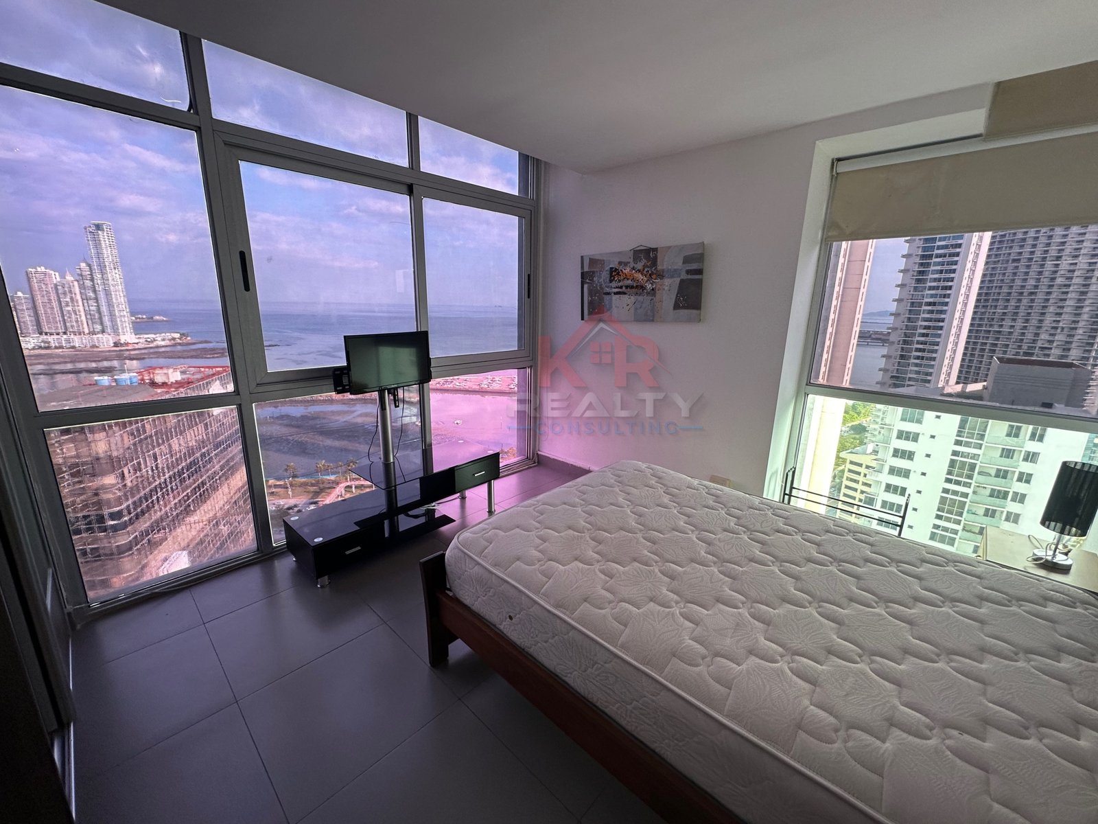 VENTA DE APARTAMENTO EN COLORES DE BELLA VISTA AMOBLADO , NEGOCIABLE