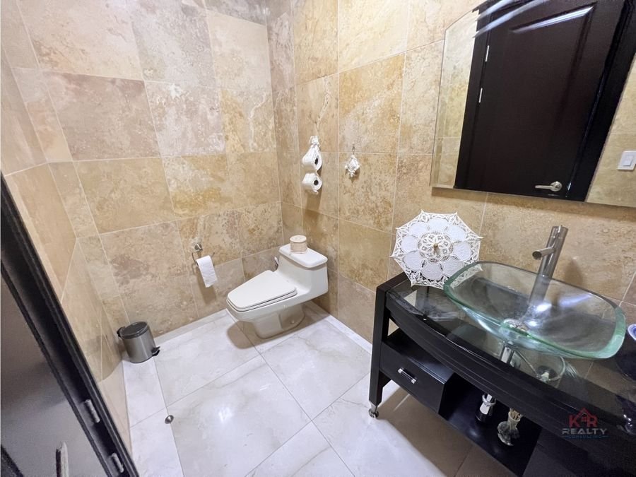 900