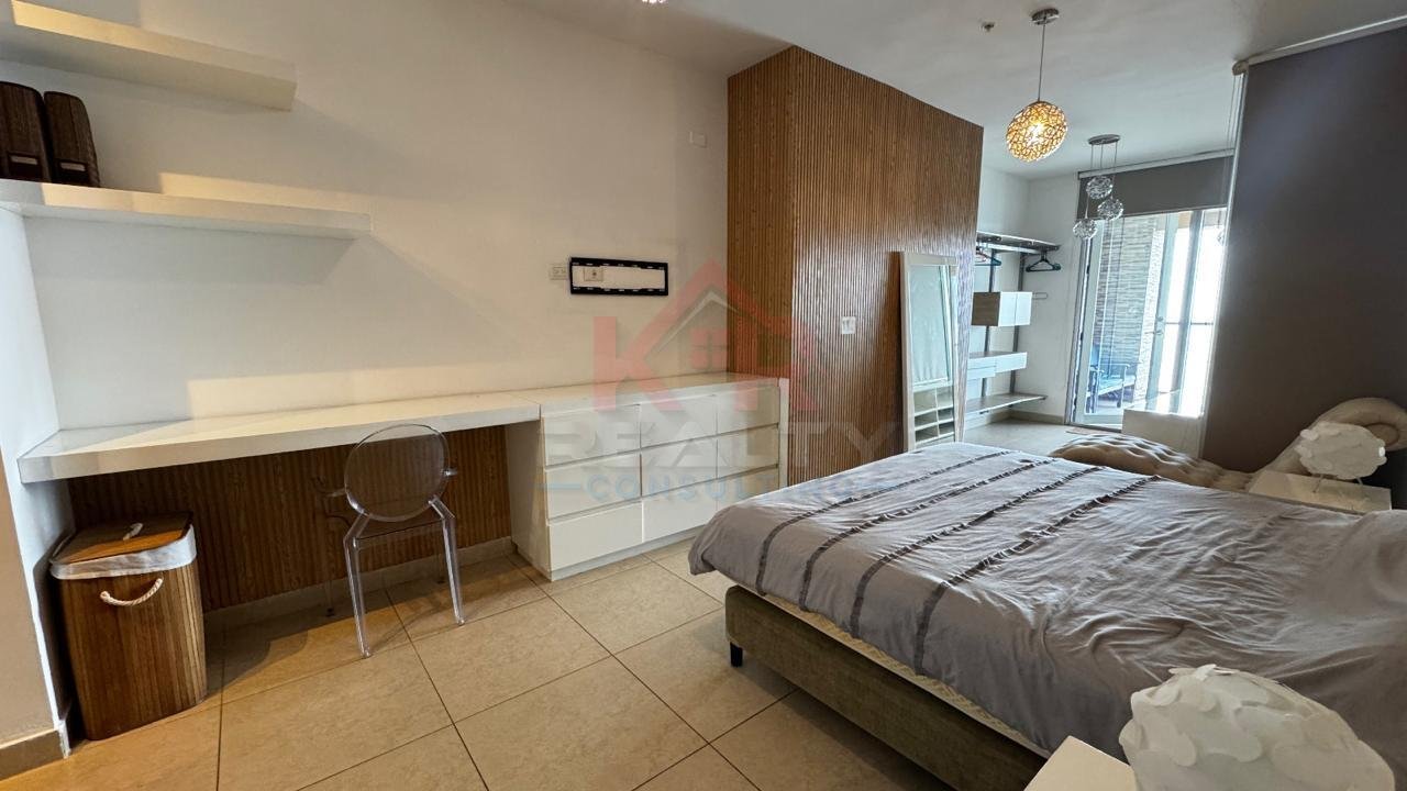 ALQUILER DE APARTAMENTO AMOBLADO EN AVENIDA BALBOA, P.H. RIVAGE VISTA AL MAR