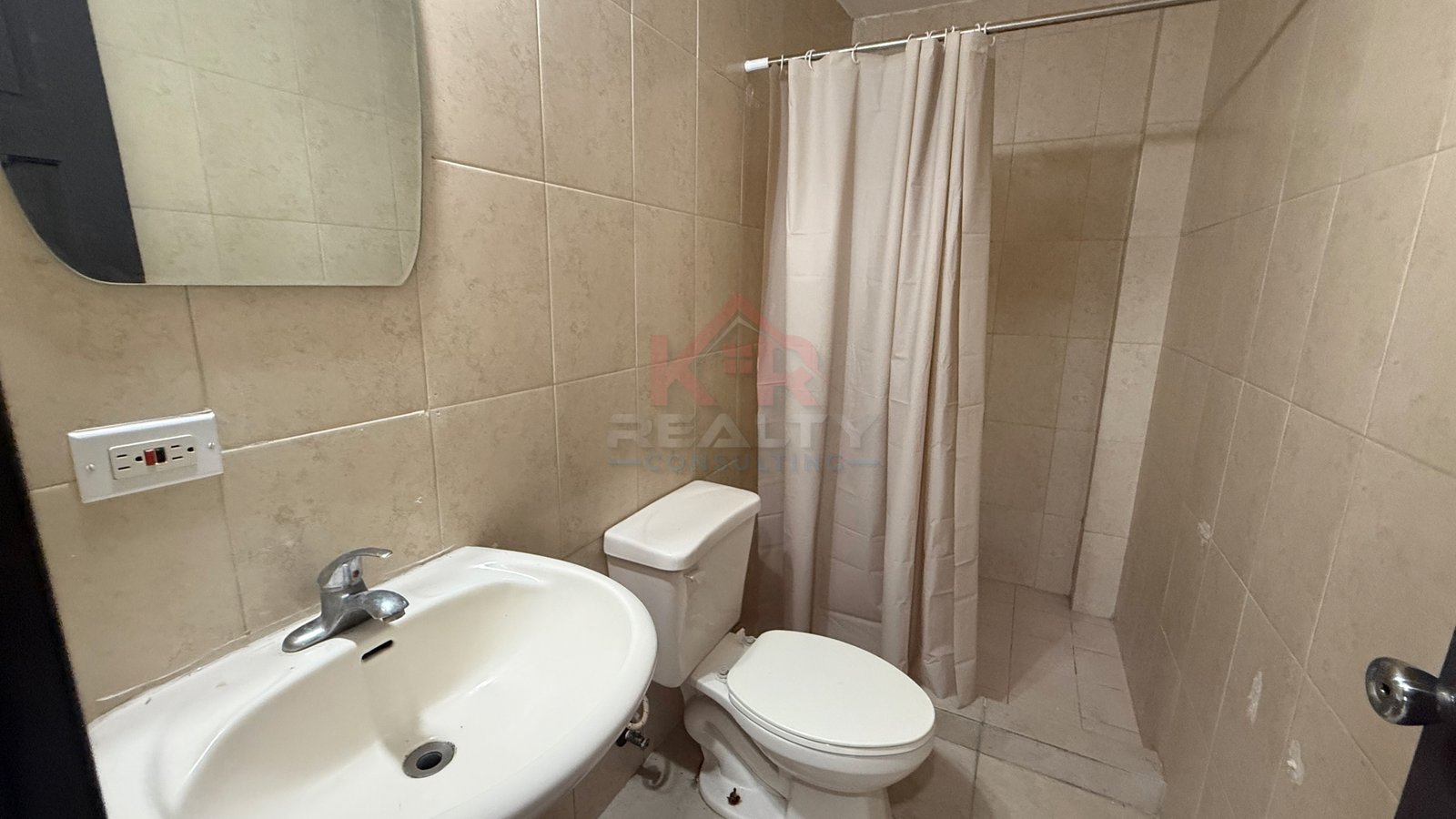 VENTA DE APARTAMENTO EN P.H. VISTABELLE TOWER EN HATO PINTADO $135,000