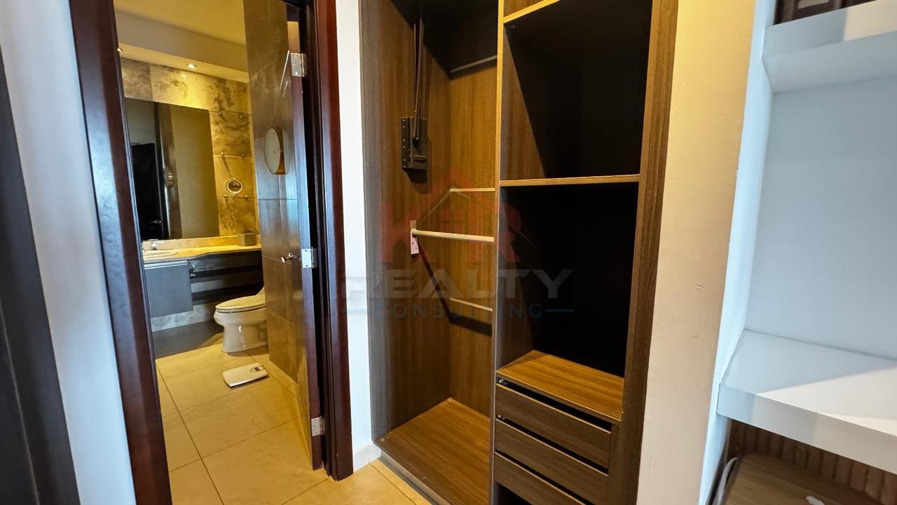 ALQUILER DE APARTAMENTO AMOBLADO EN AVENIDA BALBOA, P.H. RIVAGE VISTA AL MAR