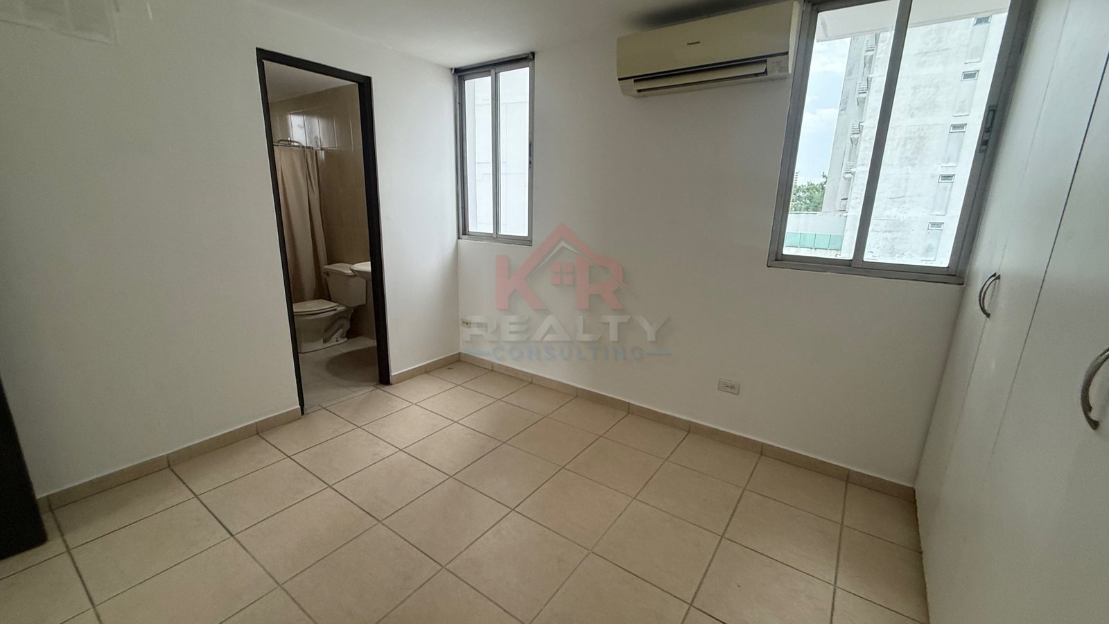 VENTA DE APARTAMENTO EN P.H. VISTABELLE TOWER EN HATO PINTADO $135,000