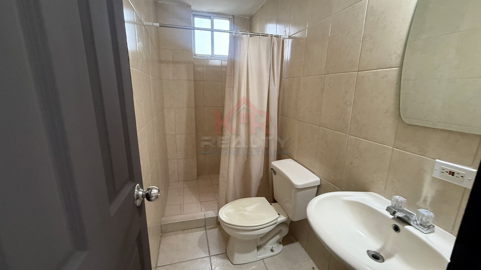 VENTA DE APARTAMENTO EN P.H. VISTABELLE TOWER EN HATO PINTADO $135,000