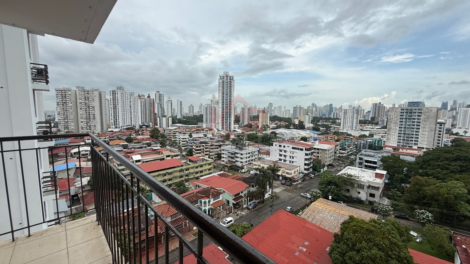 VENTA DE APARTAMENTO EN P.H. VISTABELLE TOWER EN HATO PINTADO $135,000