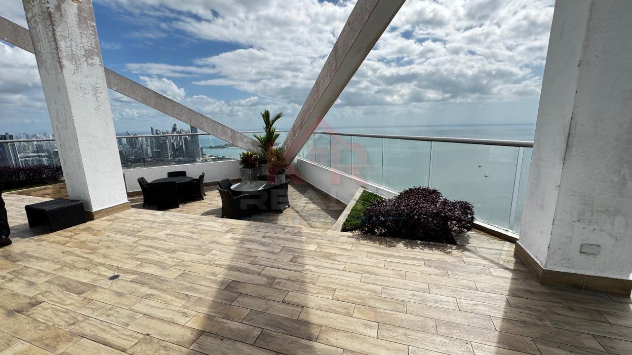 ALQUILER DE APARTAMENTO AMOBLADO EN AVENIDA BALBOA, P.H. RIVAGE VISTA AL MAR