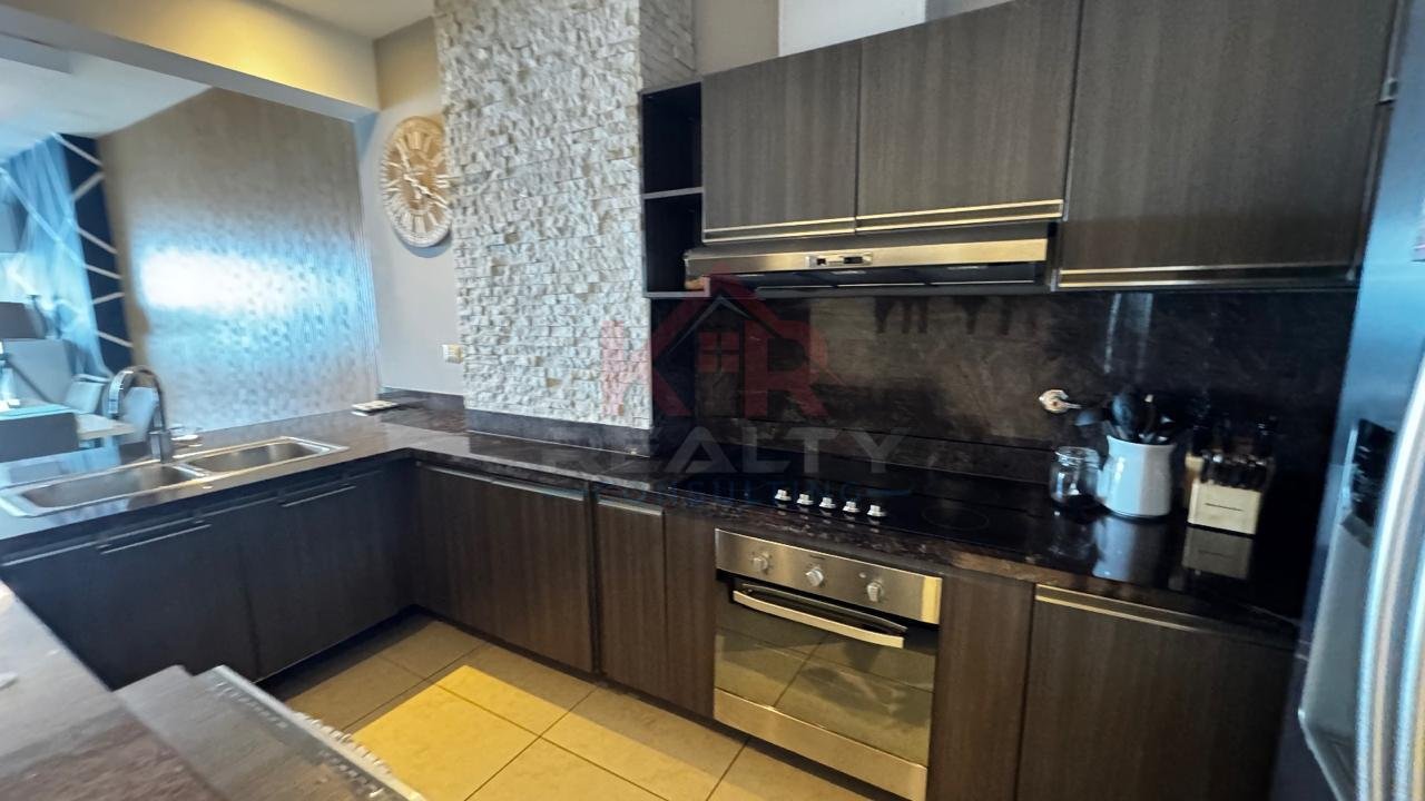 ALQUILER DE APARTAMENTO AMOBLADO EN AVENIDA BALBOA, P.H. RIVAGE VISTA AL MAR