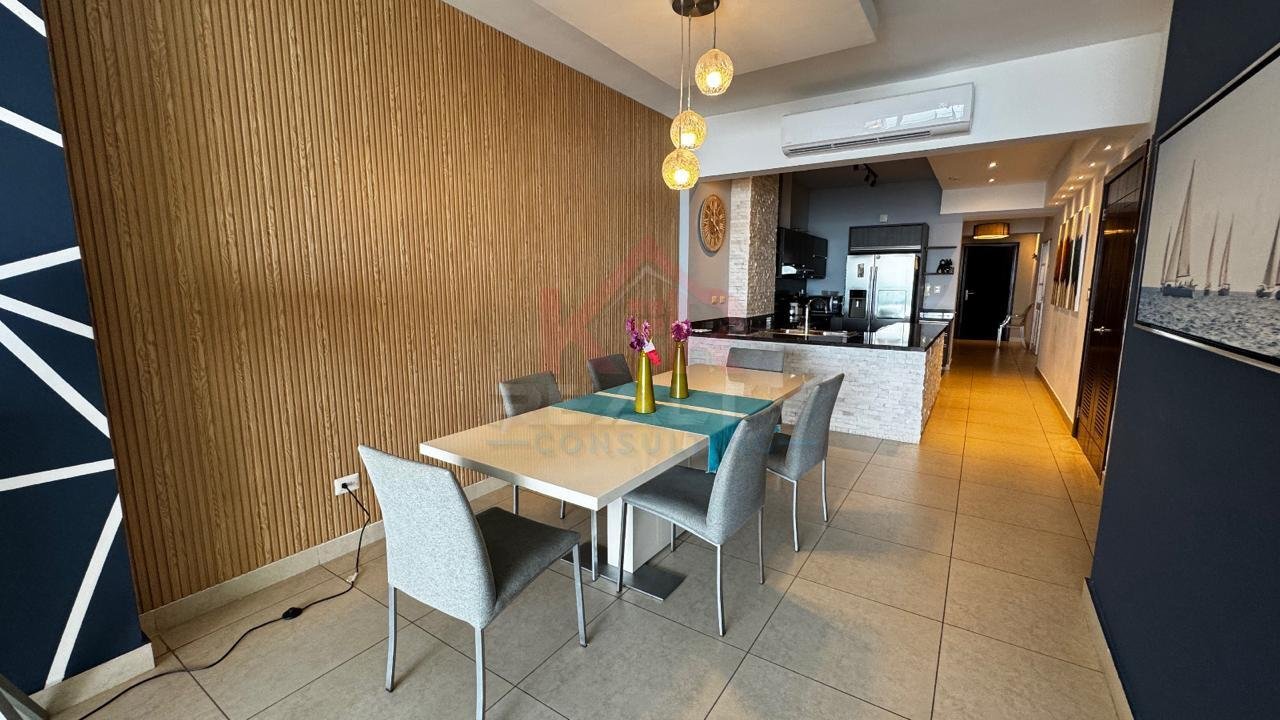ALQUILER DE APARTAMENTO AMOBLADO EN AVENIDA BALBOA, P.H. RIVAGE VISTA AL MAR