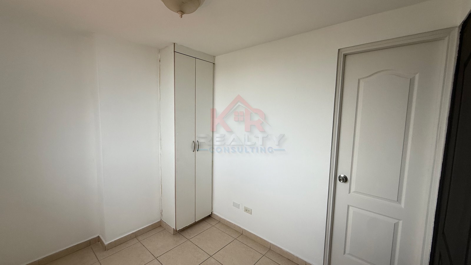 VENTA DE APARTAMENTO EN P.H. VISTABELLE TOWER EN HATO PINTADO $135,000