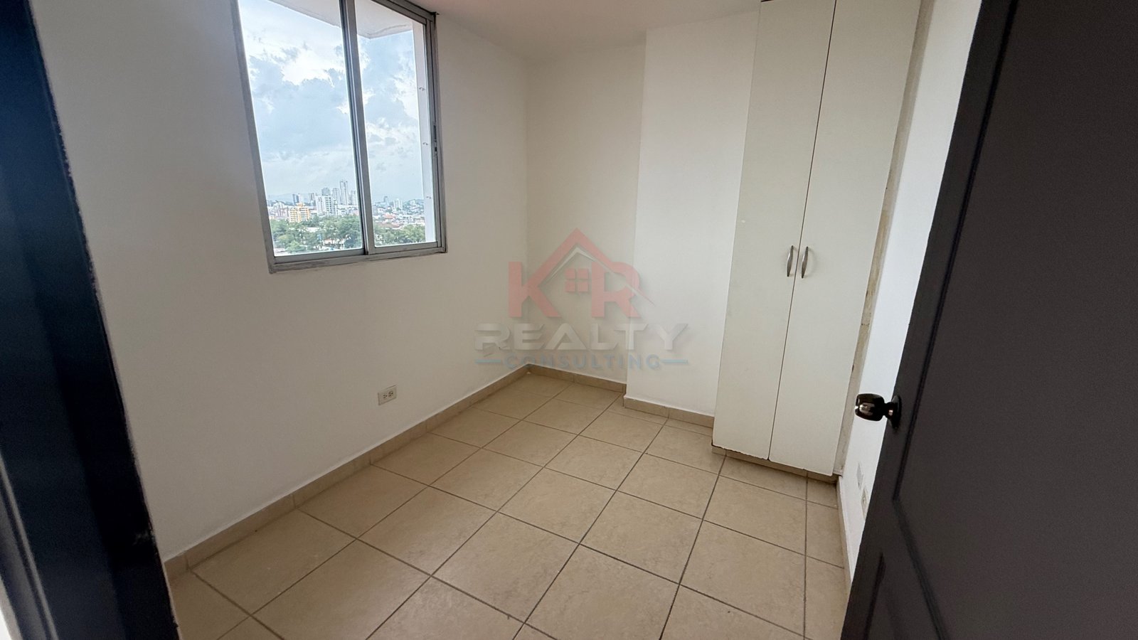 VENTA DE APARTAMENTO EN P.H. VISTABELLE TOWER EN HATO PINTADO $135,000