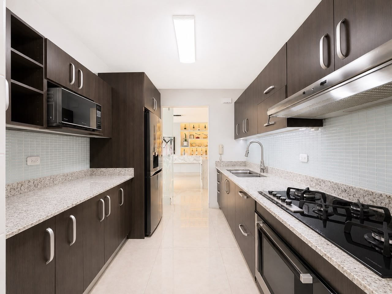 APARTAMENTO REMODELADO EN PH SOL DEL ESTE, COSTA DEL ESTE | 147 M²