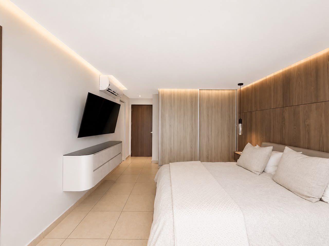 APARTAMENTO REMODELADO EN PH SOL DEL ESTE, COSTA DEL ESTE | 147 M²